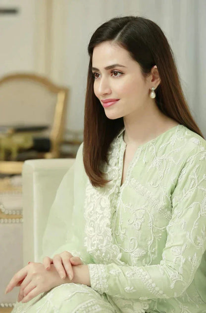 Embroidered Unstitch 3Pc Linen Suit With Organza Embroidered Dupatta